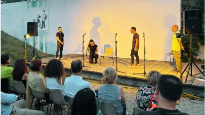 scena di improvvisazione sul palco