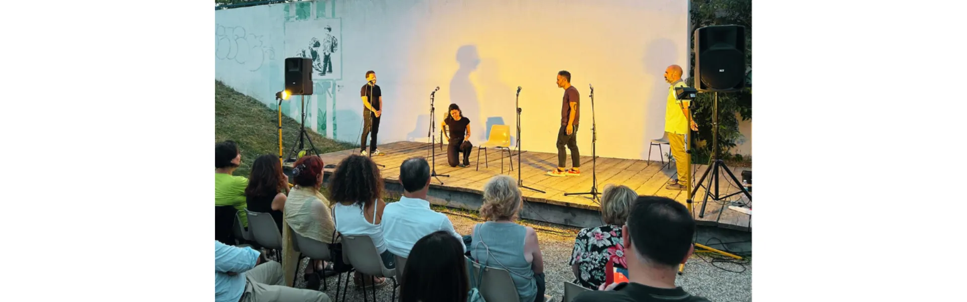 scena di improvvisazione sul palco