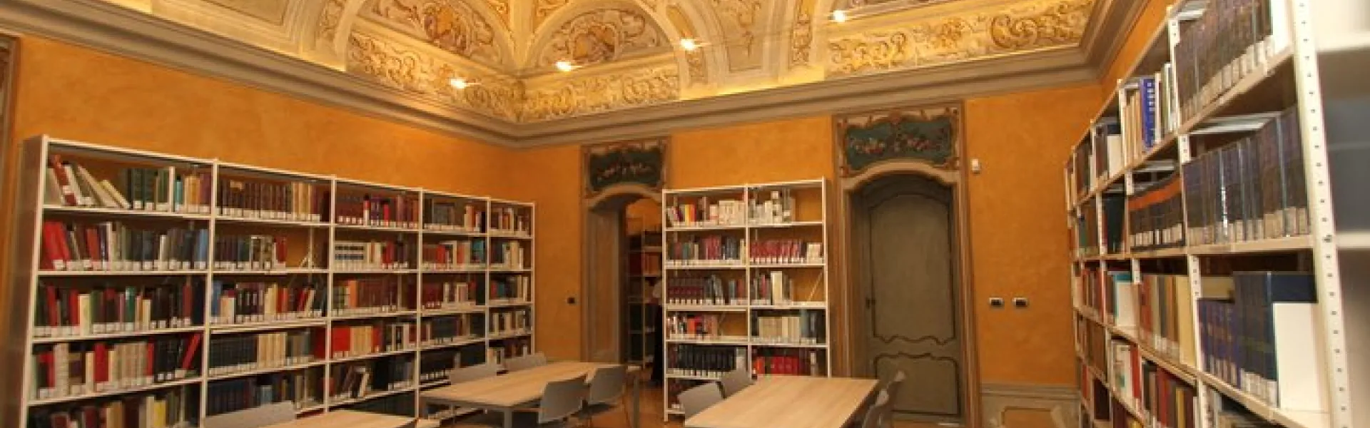 biblioteca Andrea della Corte