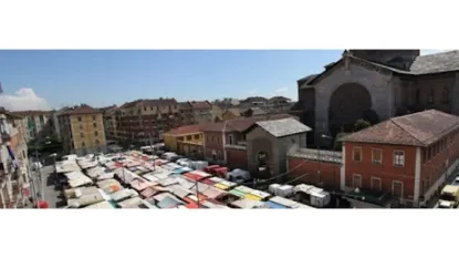 Mercato all'aperto piazza della Vittoria